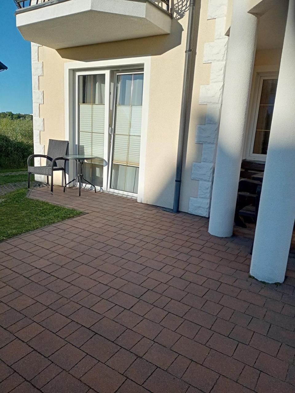 Villa Over Lake Mielno  Rom bilde